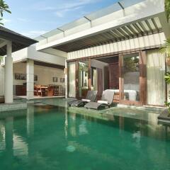 Отель The Seminyak Beach Resort & Spa бассейн фото 2