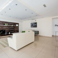 Отель Bright, Spacious and Right in the Center Мальта, Сан Джулианс - отзывы, цены и фото номеров - забронировать отель Bright, Spacious and Right in the Center онлайн интерьер отеля фото 3