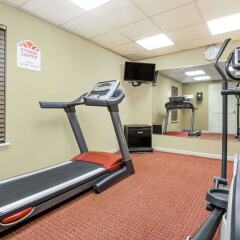 Отель Hawthorn Suites by Wyndham Columbus North США, Колумбус - отзывы, цены и фото номеров - забронировать отель Hawthorn Suites by Wyndham Columbus North онлайн фитнесс-зал