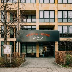 Отель Vienna House Easy München Мюнхен вид на фасад