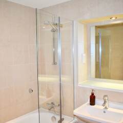 Отель Beautiful Flat With Balcony Near Brighton Beach Брайтон ванная