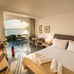 Отель Kratiras View Luxury Suites комната для гостей фото 2