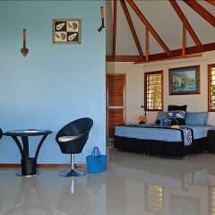 Отель La Dolce Vita Holiday Villas Савусаву комната для гостей