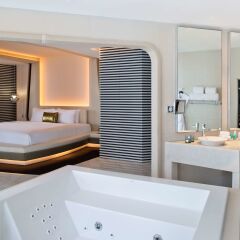 V Hotel Dubai, Curio Collection by Hilton спа