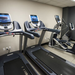Отель DoubleTree by Hilton New York Times Square South фитнесс-зал фото 2