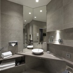 Отель Auberge De Clochemerle Франция, Во-ан-Божоле - отзывы, цены и фото номеров - забронировать отель Auberge De Clochemerle онлайн ванная