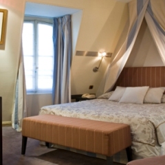 Отель Timhotel Montmartre сейф в номере