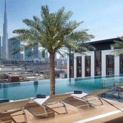 La Ville Hotel & Suites CITY WALK, Dubai, Autograph Collection бассейн