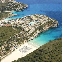Отель Blau Punta Reina Resort пляж
