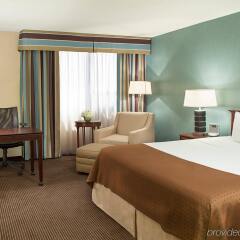 Отель Holiday Inn Toronto - Yorkdale Канада, Торонто - отзывы, цены и фото номеров - забронировать отель Holiday Inn Toronto - Yorkdale онлайн комната для гостей фото 4