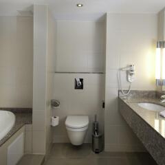 Гостиница Courtyard by Marriott Санкт-Петербург Пушкин ванная