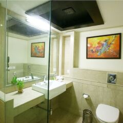 Отель Karon Hotels - Lajpat Nagar Индия, Нью-Дели - отзывы, цены и фото номеров - забронировать отель Karon Hotels - Lajpat Nagar онлайн ванная