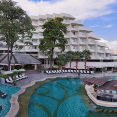 Отель Andaman Embrace Patong бассейн фото 2