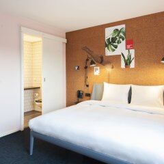 Отель Conscious Hotel The Tire Station Нидерланды, Амстердам - 1 отзыв об отеле, цены и фото номеров - забронировать отель Conscious Hotel The Tire Station онлайн комната для гостей фото 5
