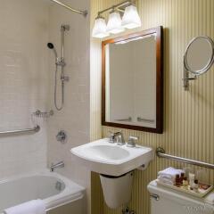 Отель Sheraton JFK Airport Hotel США, Нью-Йорк - 1 отзыв об отеле, цены и фото номеров - забронировать отель Sheraton JFK Airport Hotel онлайн ванная фото 2