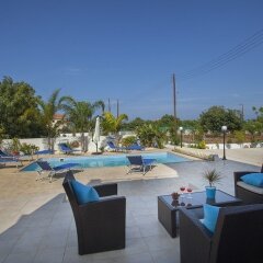 Отель Protaras St Raphael Villa бассейн
