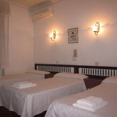 Отель Hostal Esmeralda