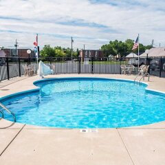 Отель Rodeway Inn & Suites Niagara Falls США, Ниагара-Фолс - отзывы, цены и фото номеров - забронировать отель Rodeway Inn & Suites Niagara Falls онлайн бассейн фото 2