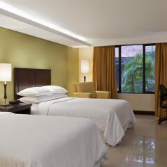 Отель Four Points by Sheraton Cali комната для гостей фото 3