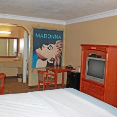 Отель Hollywood Inn Express North Лос-Анджелес удобства в номере