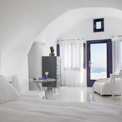 Chromata Santorini Hotel комната для гостей
