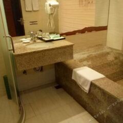 Отель Longjia Ecological Hot Spring Resort Китай, Жангжоу - отзывы, цены и фото номеров - забронировать отель Longjia Ecological Hot Spring Resort онлайн ванная