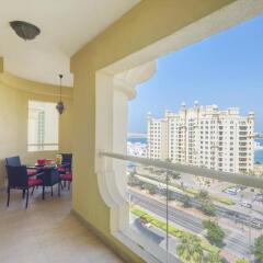 Апартаменты Keys Please Holiday Homes-Al Shahla Two Bedroom Apartment Palm Jumeirah балкон