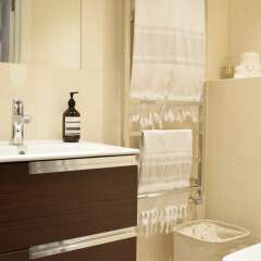 Отель Spacious 1 Bedroom Flat in St John's Wood ванная фото 2