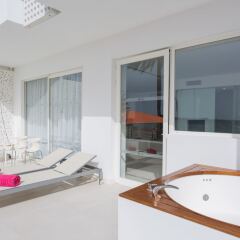 Отель One Ibiza Suites спа