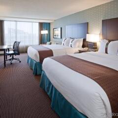 Отель Holiday Inn & Suites Pointe-Claire Montreal Airport Канада, Монреаль - отзывы, цены и фото номеров - забронировать отель Holiday Inn & Suites Pointe-Claire Montreal Airport онлайн комната для гостей фото 2