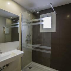 Отель Aparthotel Holiday Center Испания, Санта-Понса - отзывы, цены и фото номеров - забронировать отель Aparthotel Holiday Center онлайн ванная