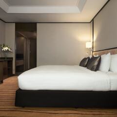 Отель AVANI Atrium Bangkok сейф в номере