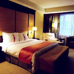 Отель Holiday Inn Shifu Гуанчжоу комната для гостей фото 5