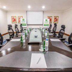 Отель Holiday Inn Bur Dubai Embassy District Дубай фитнесс-зал фото 2