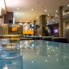 Отель Motel One Duesseldorf City гостиничный бар