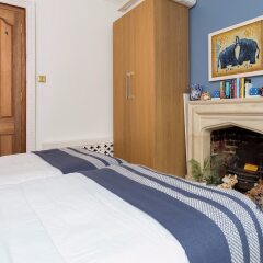 Отель 2 Bedroom Garden Apartment near Wimbledon Великобритания, Лондон - отзывы, цены и фото номеров - забронировать отель 2 Bedroom Garden Apartment near Wimbledon онлайн комната для гостей фото 3