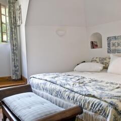 Lawrence's Hotel комната для гостей