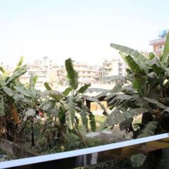 Отель Kathmandu CityHill Studio Apartment Непал, Катманду - отзывы, цены и фото номеров - забронировать отель Kathmandu CityHill Studio Apartment онлайн балкон