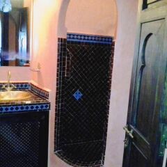 Отель Riad Boutouil ванная
