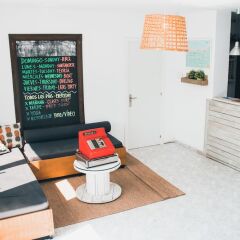 Отель Latas Surf House Испания, Рибамонтан-аль-Мар - отзывы, цены и фото номеров - забронировать отель Latas Surf House онлайн интерьер отеля
