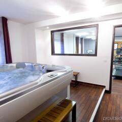 Отель Canal Suites (Ex. Suite-Home) Франция, Пантин - отзывы, цены и фото номеров - забронировать отель Canal Suites (Ex. Suite-Home) онлайн спа