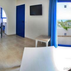 Апартаменты Myroandrou Beach Apartments комната для гостей фото 2