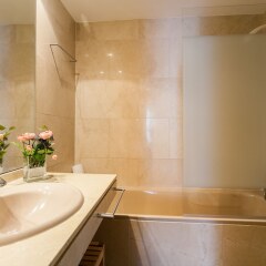 Отель ApartUP Green Opera Views Испания, Валенсия - отзывы, цены и фото номеров - забронировать отель ApartUP Green Opera Views онлайн ванная фото 2
