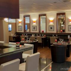 Отель Ramada Encore Geneva Швейцария, Ланси - 1 отзыв об отеле, цены и фото номеров - забронировать отель Ramada Encore Geneva онлайн гостиничный бар