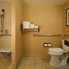Отель Hampton Inn Manhattan-Times Square North США, Нью-Йорк - 1 отзыв об отеле, цены и фото номеров - забронировать отель Hampton Inn Manhattan-Times Square North онлайн ванная фото 2
