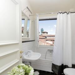 Отель Cerretani 4 Duomo Guesthouse - My Extra Home Италия, Флоренция - отзывы, цены и фото номеров - забронировать отель Cerretani 4 Duomo Guesthouse - My Extra Home онлайн ванная
