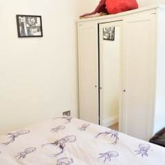 Апартаменты 2 Bedroom Top Floor Apartment in Islington сейф в номере