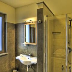 Отель GigaHotel Касино ванная фото 2