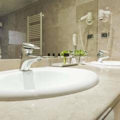 Отель Aparthotel Mariano Cubi Barcelona ванная