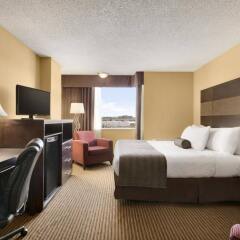 Отель Days Inn by Wyndham Calgary South Канада, Калгари - отзывы, цены и фото номеров - забронировать отель Days Inn by Wyndham Calgary South онлайн комната для гостей фото 3